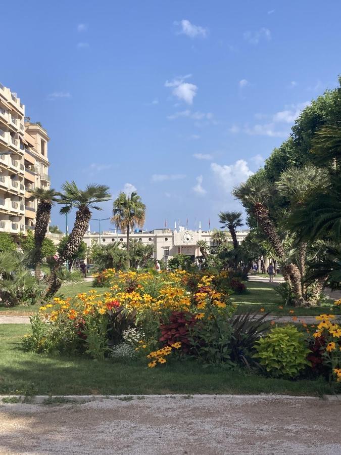 Queen Riviera : Climatisation, Parking, Terrasse Menton Bagian luar foto