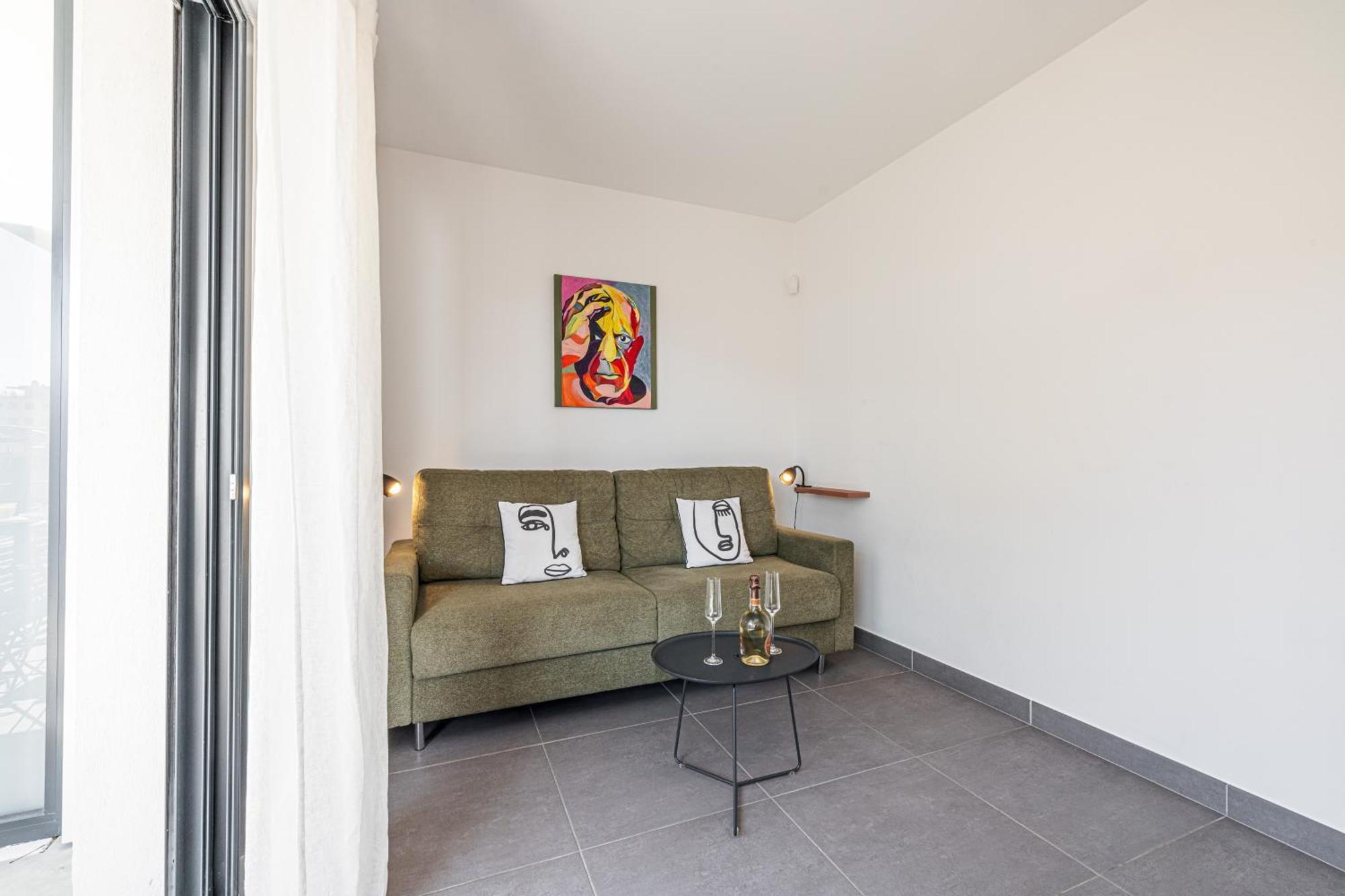Queen Riviera : Climatisation, Parking, Terrasse Menton Bagian luar foto