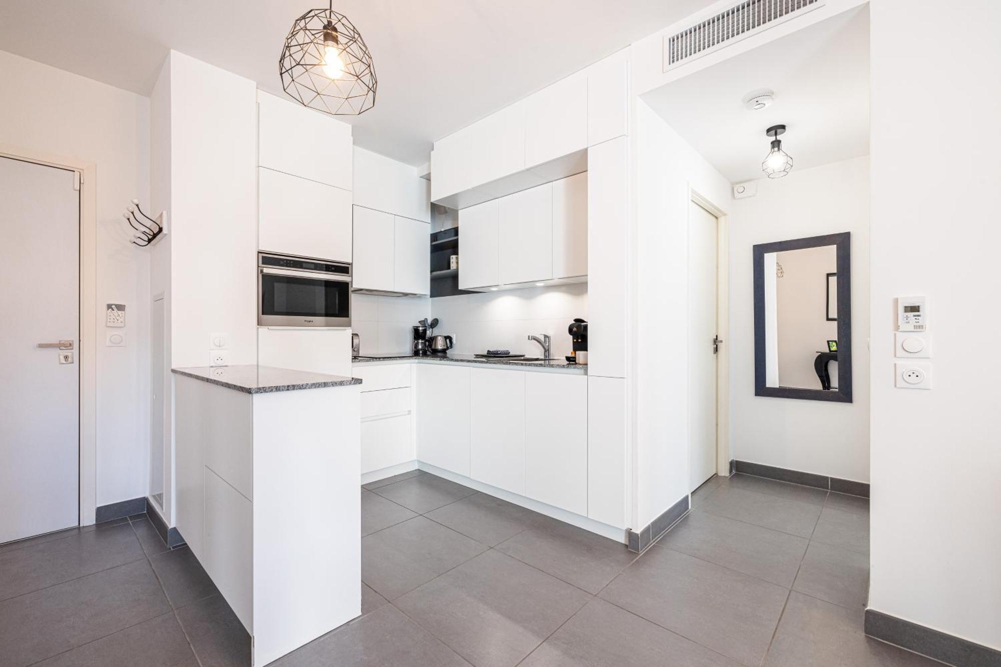 Queen Riviera : Climatisation, Parking, Terrasse Menton Bagian luar foto