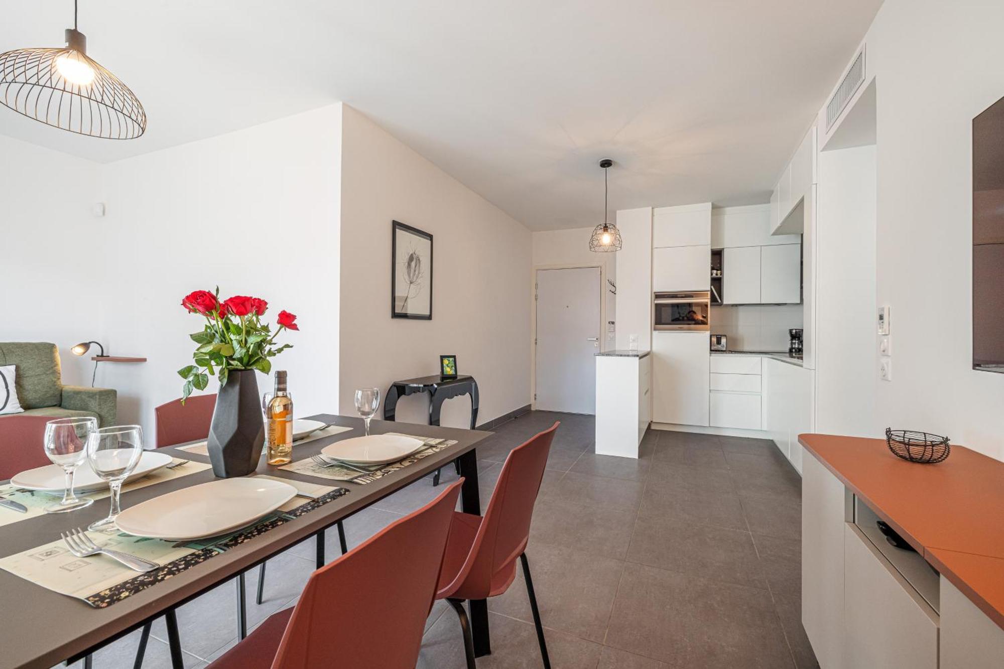 Queen Riviera : Climatisation, Parking, Terrasse Menton Bagian luar foto