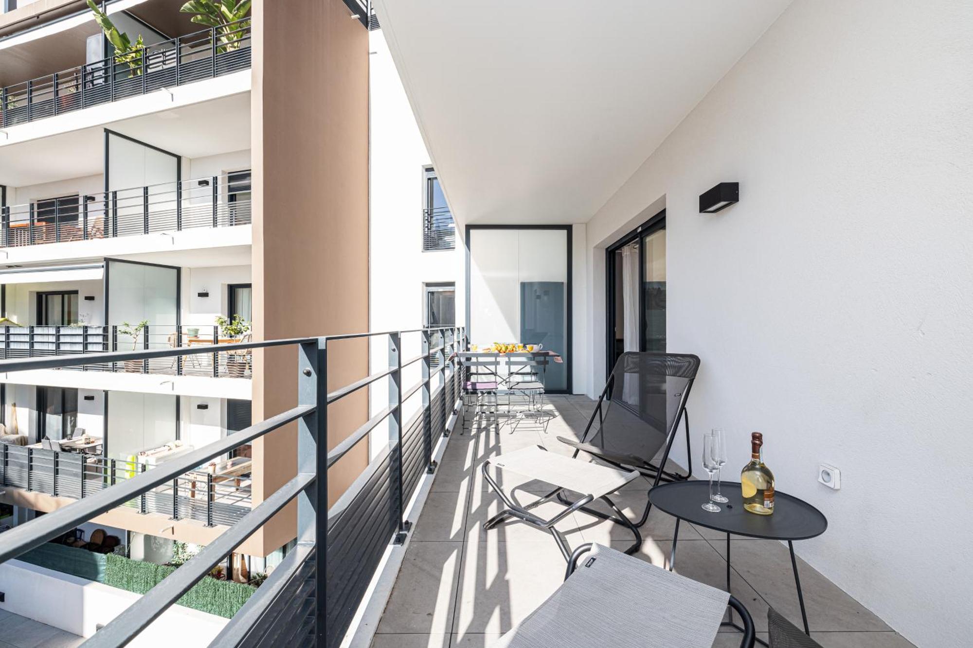 Queen Riviera : Climatisation, Parking, Terrasse Menton Bagian luar foto