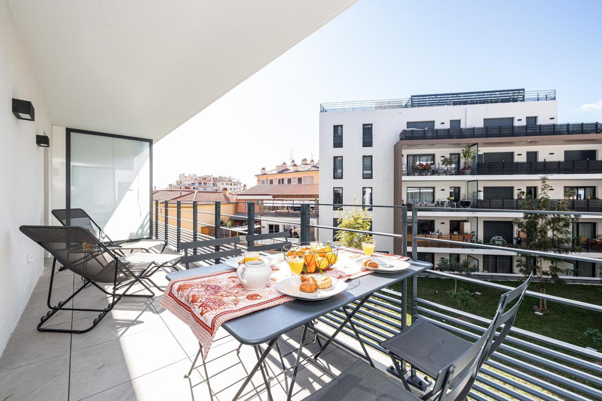 Queen Riviera : Climatisation, Parking, Terrasse Menton Bagian luar foto