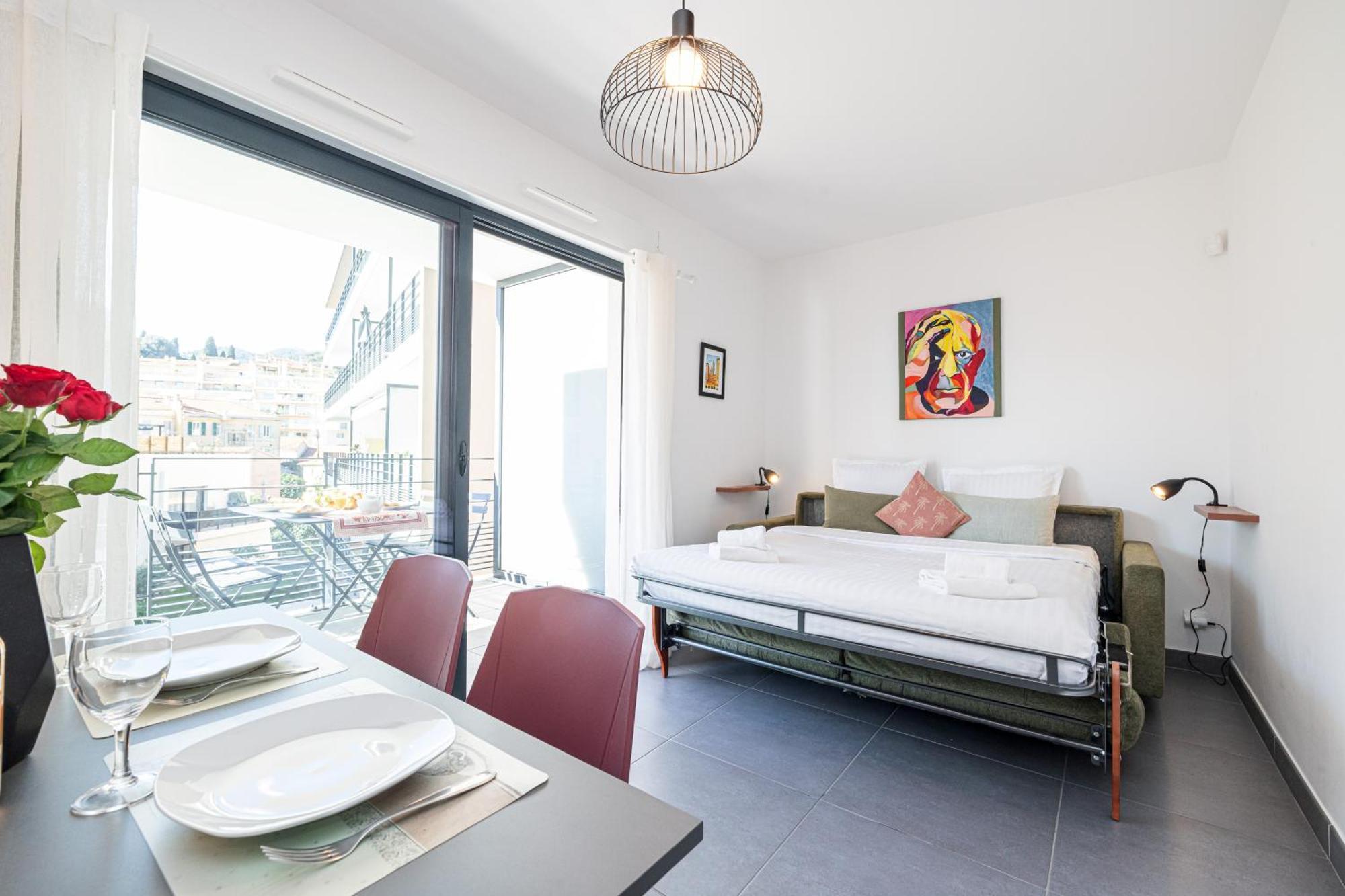 Queen Riviera : Climatisation, Parking, Terrasse Menton Bagian luar foto