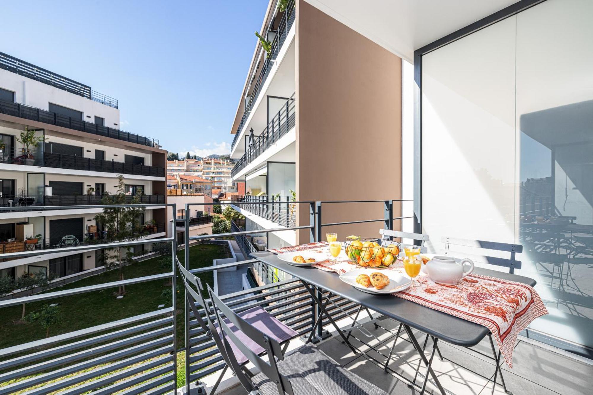 Queen Riviera : Climatisation, Parking, Terrasse Menton Bagian luar foto