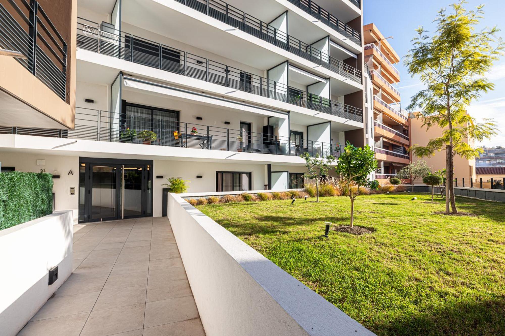Queen Riviera : Climatisation, Parking, Terrasse Menton Bagian luar foto